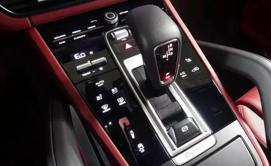 Porsche CAYENNE 2023 г. (белый)
