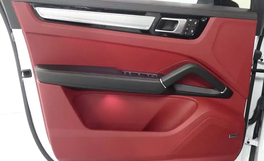 Porsche CAYENNE 2023 г. (белый)