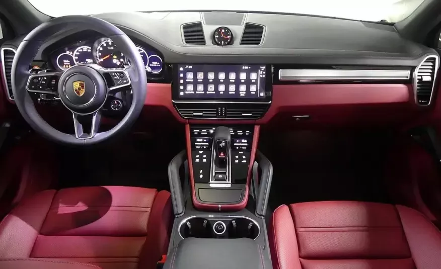 Porsche CAYENNE 2023 г. (белый)