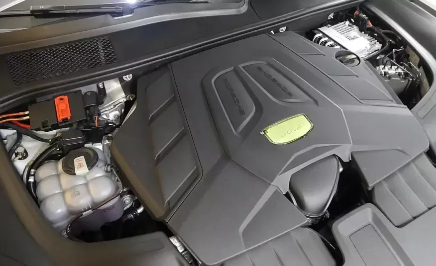 Porsche CAYENNE 2023 г. (белый)