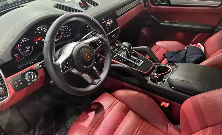 Porsche CAYENNE 2023 г. (черный)