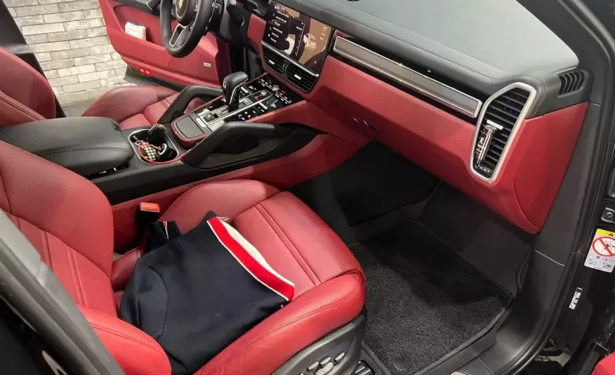 Porsche CAYENNE 2023 г. (черный)
