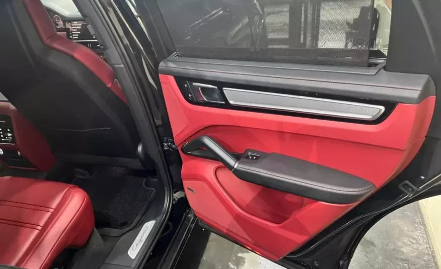 Porsche CAYENNE 2023 г. (черный)