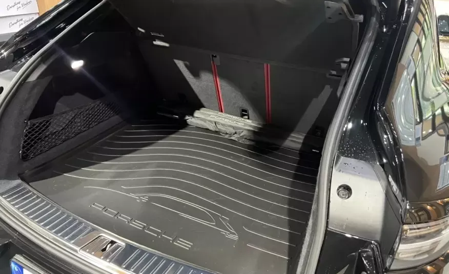 Porsche CAYENNE 2023 г. (черный)