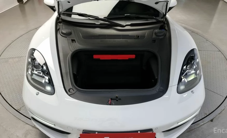 Porsche 718 2.0 2022 года с пробегом 17659 км