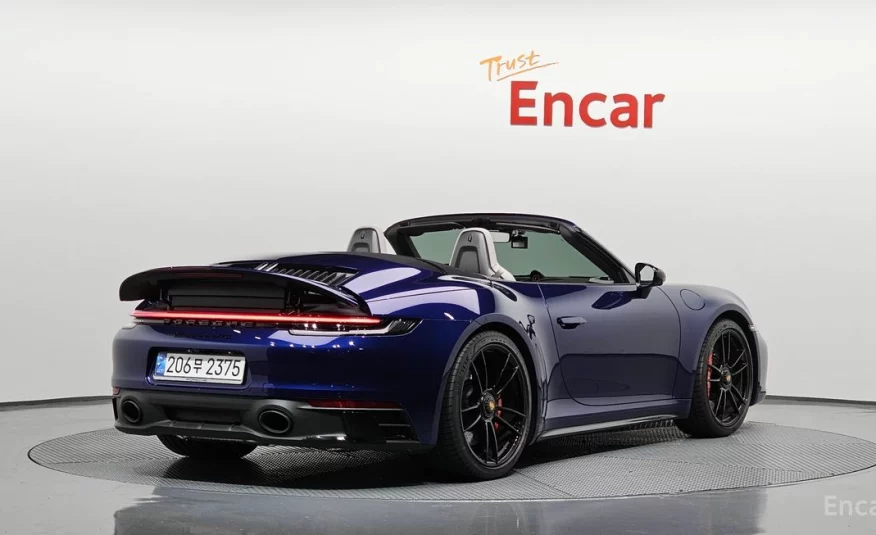 Porsche 911 Carrera 4 GTS Cabriolet 2024 года с пробегом 2126 км